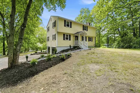 27 Gilcreast Rd, Londonderry, NH 03053
