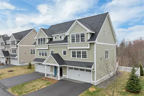 38 Green Rd, Newmarket, NH 03857
