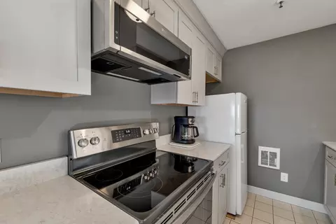 Kitchen - 421 Ocean Blvd #N1, Hampton, NH 03842 photo 3 of 5