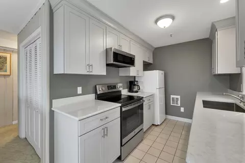 Kitchen - 421 Ocean Blvd #N1, Hampton, NH 03842 photo 2 of 5