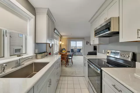 Kitchen - 421 Ocean Blvd #N1, Hampton, NH 03842 photo 4 of 5