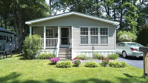 132 Robin Hood Dr # A, Exeter, NH 03833