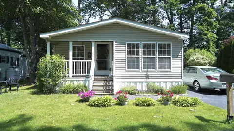 132 Robin Hood Dr # A, Exeter, NH 03833