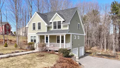 425 Pleasant St, Rollinsford, NH 03869
