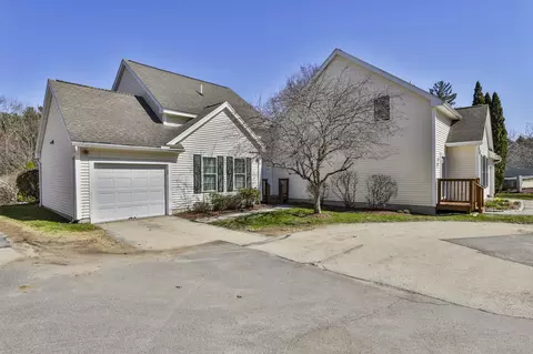 11 Echo Shore Dr, Merrimack, NH 03054