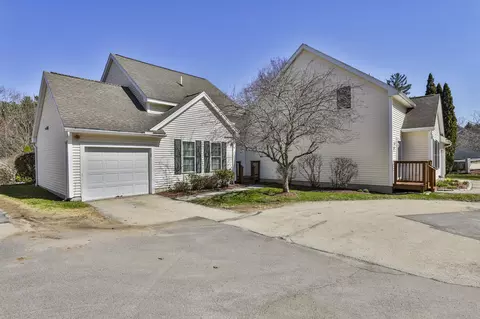 11 Echo Shore Dr, Merrimack, NH 03054