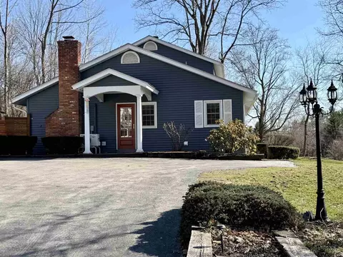 2 Robinwood Ln, Rutland, VT 05701