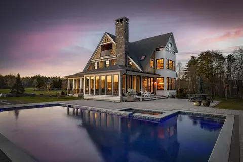 74 Saddle Trail Dr, Dover, NH 03820