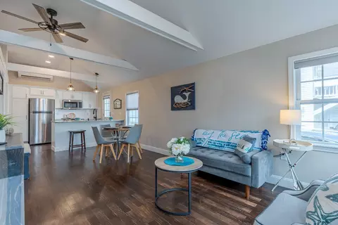 17 Kentville Ter, Hampton, NH 03842