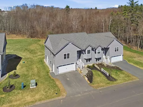 7 Sunset Ridge Rd # A, Epping, NH 03042