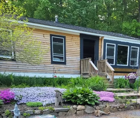 8 Jennifer St, Danville, NH 03819