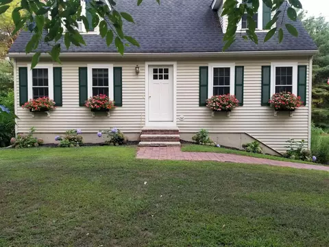 4 Smith Corner Rd, Newton, NH 03858