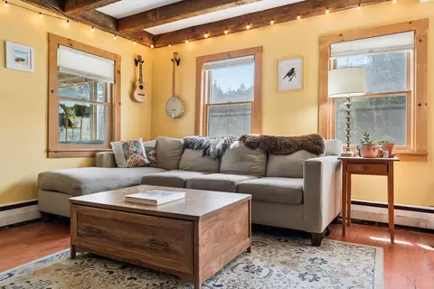 Living - 88 Spring Rd, Tunbridge, VT 05077 photo 2 of 3