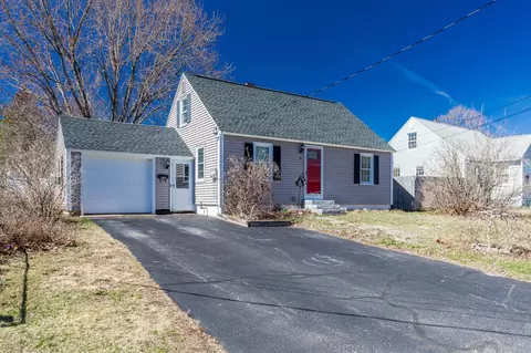 11 Lyons St, Rochester, NH 03867