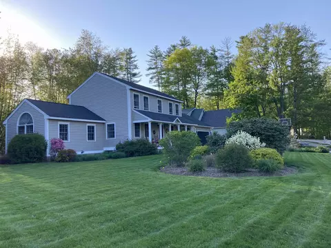4 Otter Dr, Concord, NH 03301