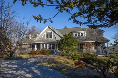 6 Chester Dr, Weare, NH 03281