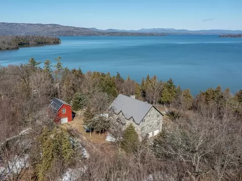 280 Hawkins Bay Ln, Ferrisburgh, VT 05456