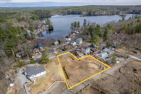 4 Andover St, Pelham, NH 03076