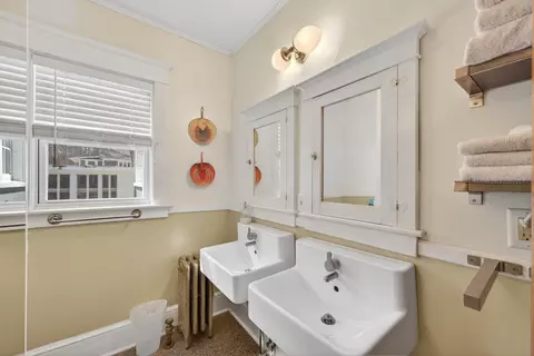 Bath - 92 Pinewood Ave, Bethlehem, NH 03574 photo 1 of 5