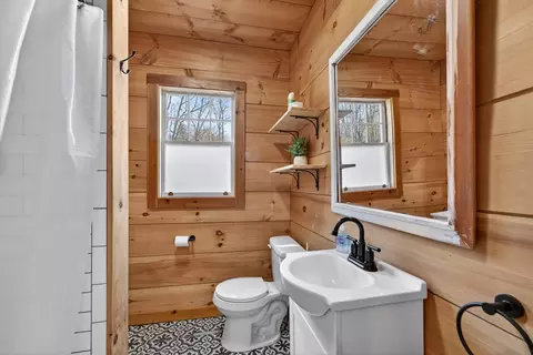 Bath - 92 Pinewood Ave, Bethlehem, NH 03574 photo 4 of 5
