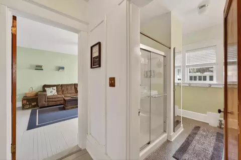 Entry Way - 92 Pinewood Ave, Bethlehem, NH 03574 photo 2 of 5