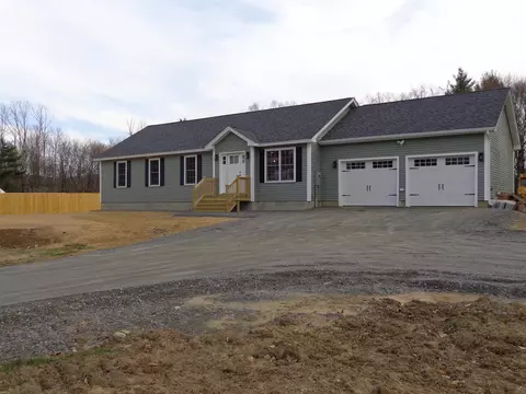 93 Fairview Dr, Pittsfield, NH 03263