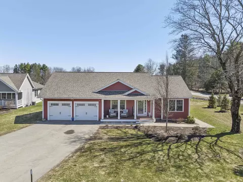 1 Three Ponds Dr, Brentwood, NH 03833