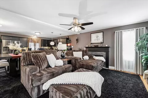 Living - 18 Crawford Ln, Hooksett, NH 03106 photo 1 of 2