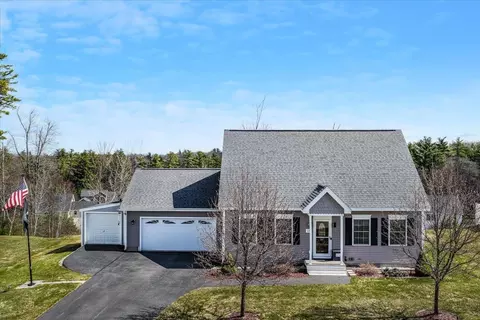 18 Crawford Ln, Hooksett, NH 03106
