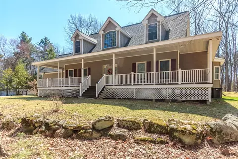 28 Fairway Dr, Merrimack, NH 03054
