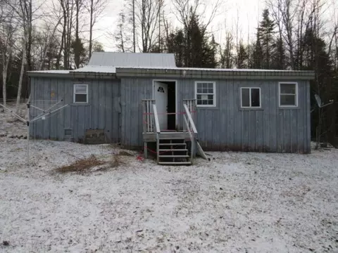 Exterior - 990 Oregon Rd, Lunenburg, VT 05906 photo 2 of 2