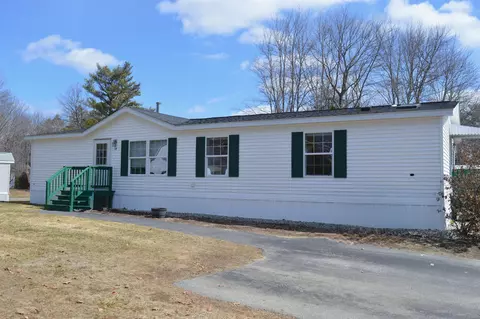 15 S Cranberry Ln, Rochester, NH 03867
