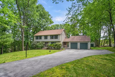 16 Berkeley St, Pelham, NH 03076