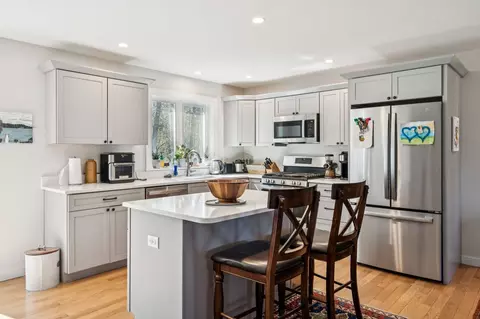 21 Caldwell Ln, Sunapee, NH 03782