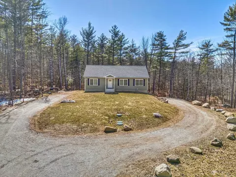 21 Caldwell Ln, Sunapee, NH 03782