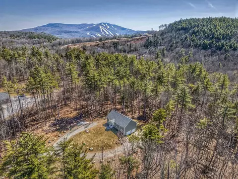 21 Caldwell Ln, Sunapee, NH 03782