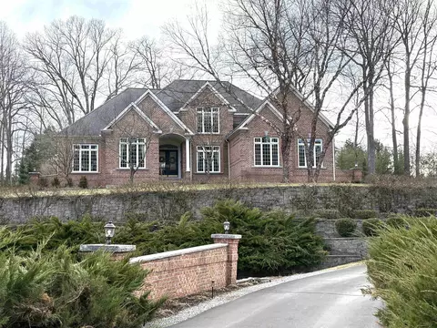 60 Riddle Dr, Bedford, NH 03110