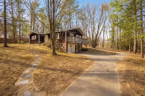 4 Skyline Dr, Essex Junction, VT 05452