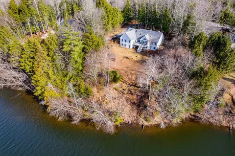 105 Pemigewasset Shores Dr, Bristol, NH 03222