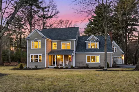 35 Winterberry Ln, Stratham, NH 03885