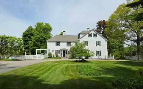 Exterior - 375 S Main St, Wolfeboro, NH 03894 photo 7 of 15