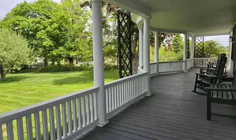 Exterior - 375 S Main St, Wolfeboro, NH 03894 photo 4 of 15