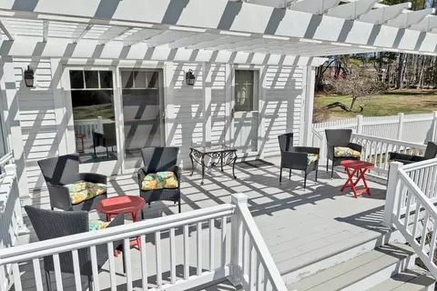 Exterior - 375 S Main St, Wolfeboro, NH 03894 photo 13 of 15