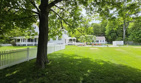 Exterior - 375 S Main St, Wolfeboro, NH 03894 photo 3 of 15