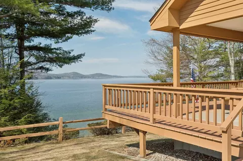 9 Umbrella Pt, Wolfeboro, NH 03894