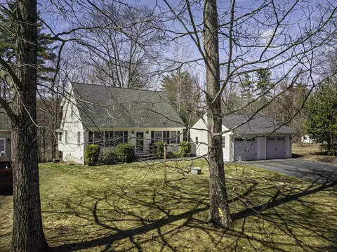 7 Hawthorne Cir, Somersworth, NH 03878