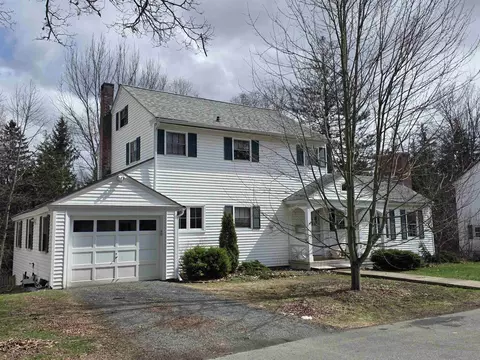 85 Underclyffe Rd, Saint Johnsbury, VT 05819