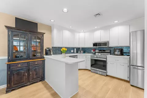 12 Heather Ct, Nashua, NH 03062