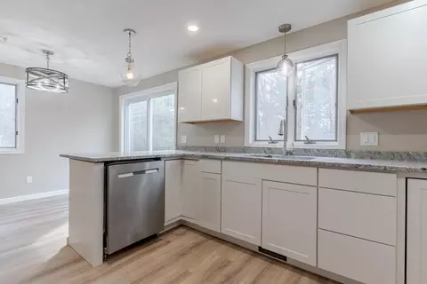 57 Dunns Bridge Ln, Dover, NH 03820