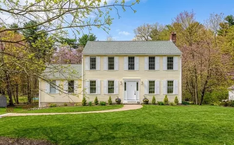 10 Dawn St, Salem, NH 03079